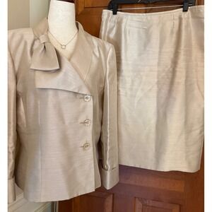 Suit Studio Skirt Suit Set Womens Size 12 Gold Bow Three-Button Jacket Wedding